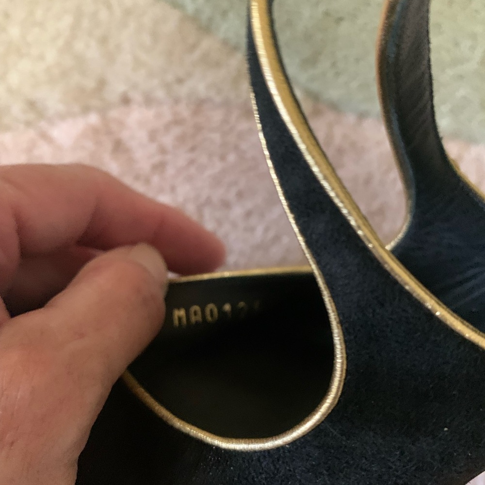 Louis Vuitton black and gold sandals - Picture 7 of 9